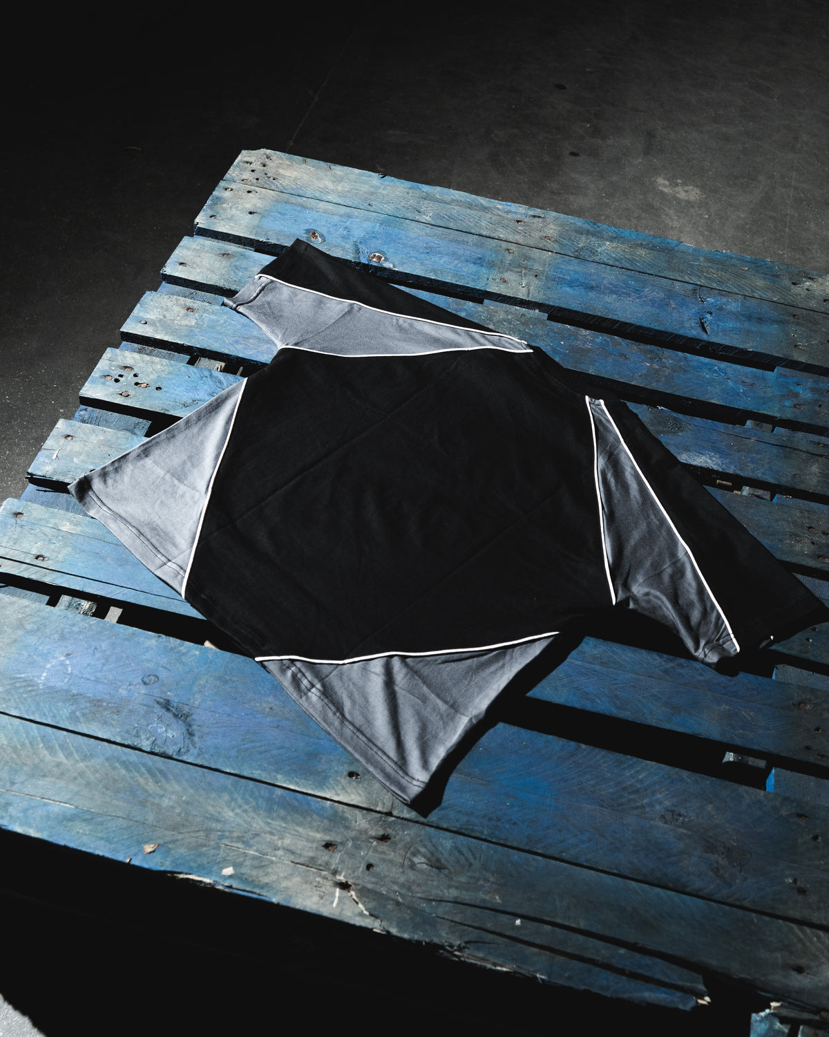BLACK REFLECTIVE T-SHIRT
